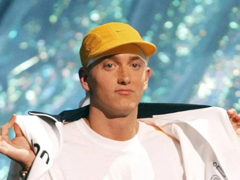 Eminem quebra recorde histórico com “Curtain Call: The Hits” na Billboard 200